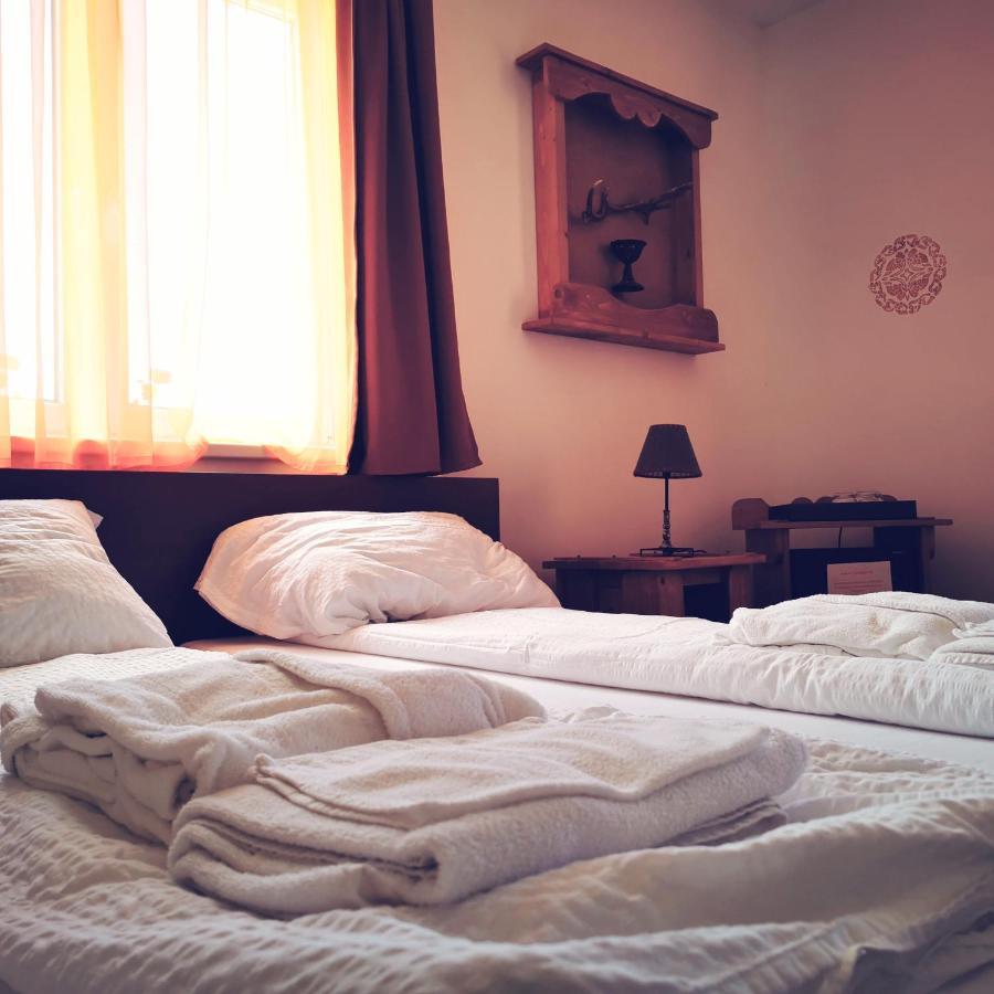 Szabolcs Vezer Panzio Bed & Breakfast Eksteriør bilde