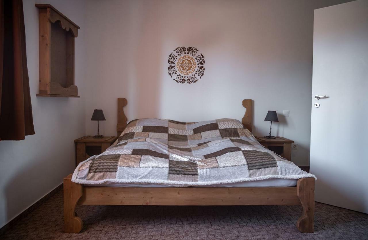 Szabolcs Vezer Panzio Bed & Breakfast Eksteriør bilde