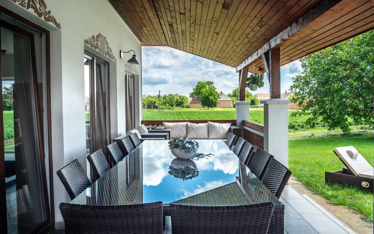 Szabolcs Vezer Panzio Bed & Breakfast Eksteriør bilde
