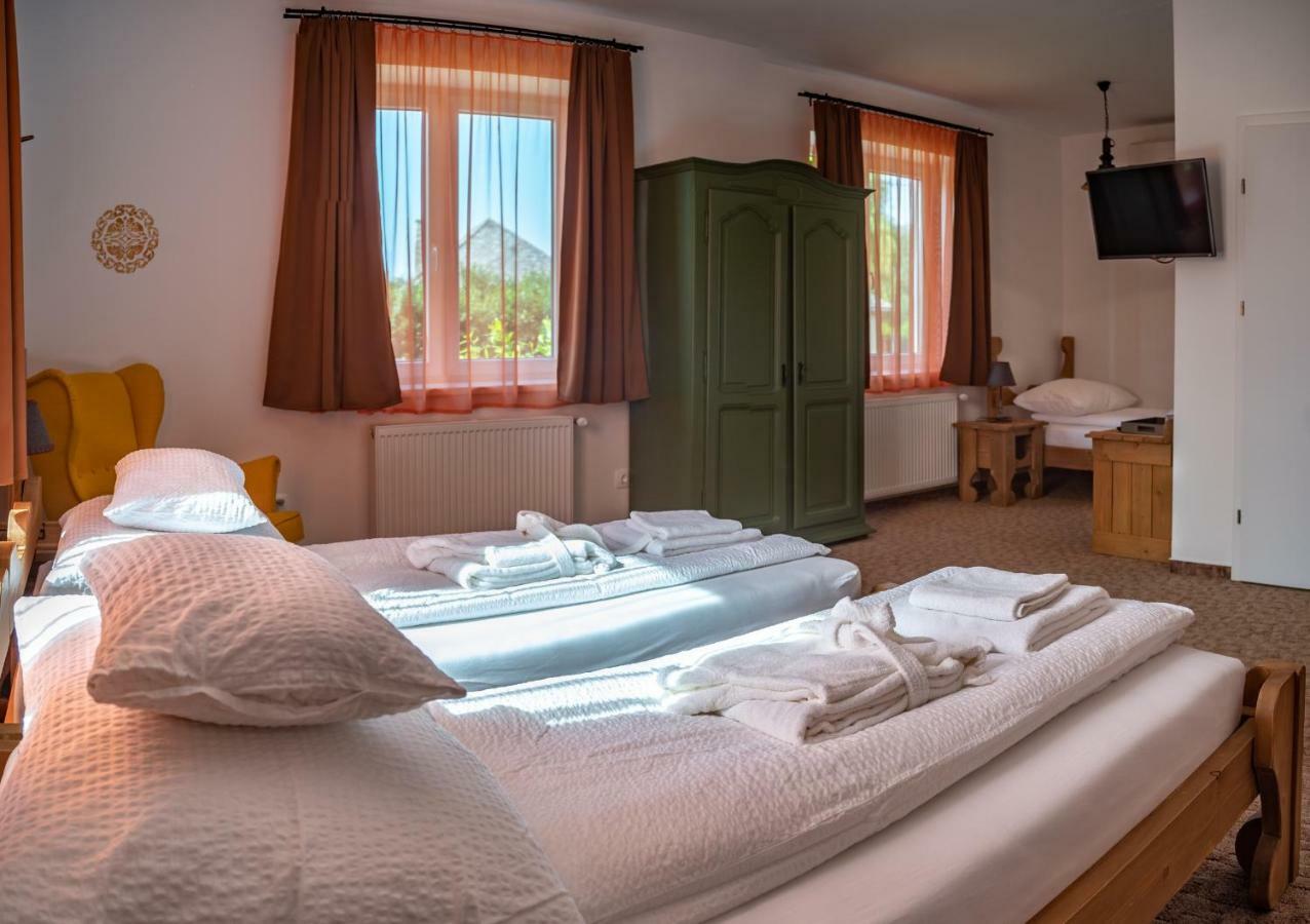 Szabolcs Vezer Panzio Bed & Breakfast Eksteriør bilde